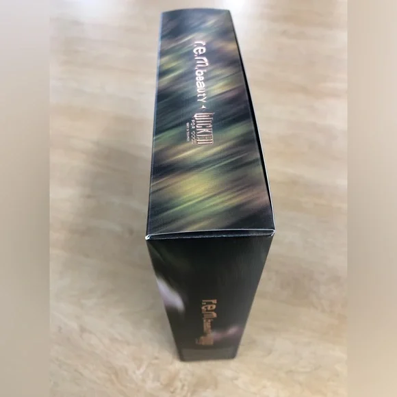 BNIB R.E.M. Beauty Elphaba 4-Piece Makeup Set - Picture 5 of 8